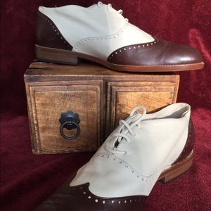 Joan Helpert Italy Women’s Spectators, 8.5